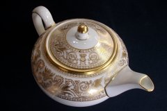 WEDGWOOD FLORENTINE GOLD #W4219 -  TEA POT  ..... http://jaapiesfinechinastore.com