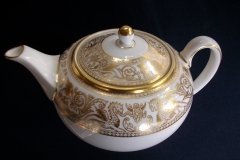 WEDGWOOD FLORENTINE GOLD #W4219 -  TEA POT  ..... http://jaapiesfinechinastore.com