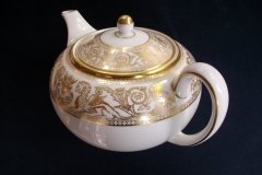 WEDGWOOD FLORENTINE GOLD #W4219 -  TEA POT  ..... http://jaapiesfinechinastore.com