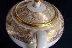 WEDGWOOD FLORENTINE GOLD #W4219 -  TEA POT  ..... http://jaapiesfinechinastore.com