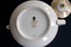 WEDGWOOD FLORENTINE GOLD #W4219 -  TEA POT  ..... http://jaapiesfinechinastore.com