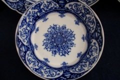 WEDGWOOD QUEEN CHARLOTTE- BERRY BOWL   .....   https://www.jaapiesfinechinastore