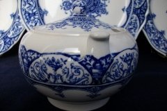 WEDGWOOD QUEEN CHARLOTTE- COVERED SUGAR BOWL   .....      http://jaapiesfinechinastore.com