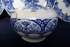 WEDGWOOD QUEEN CHARLOTTE- COVERED SUGAR BOWL   .....      http://jaapiesfinechinastore.com