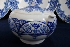 WEDGWOOD QUEEN CHARLOTTE- COVERED SUGAR BOWL   .....      http://jaapiesfinechinastore.com