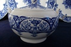 WEDGWOOD QUEEN CHARLOTTE- COVERED SUGAR BOWL   .....      http://jaapiesfinechinastore.com