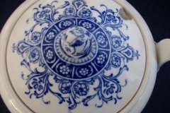 WEDGWOOD QUEEN CHARLOTTE- COVERED SUGAR BOWL   .....      http://jaapiesfinechinastore.com