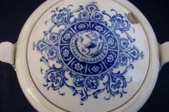 WEDGWOOD QUEEN CHARLOTTE- COVERED SUGAR BOWL   .....      http://jaapiesfinechinastore.com