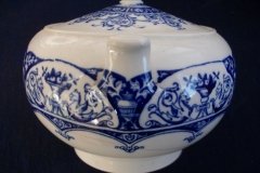 WEDGWOOD QUEEN CHARLOTTE- COVERED SUGAR BOWL   .....      http://jaapiesfinechinastore.com