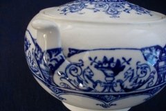 WEDGWOOD QUEEN CHARLOTTE- COVERED SUGAR BOWL   .....      http://jaapiesfinechinastore.com
