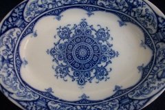 WEDGWOOD QUEEN CHARLOTTE- OVAL SERVING BOWL 7  3/4"    .....   http://jaapiesfinechinastore.com