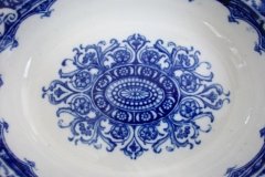 WEDGWOOD QUEEN CHARLOTTE- OVAL SERVING BOWL 8  3/4 "    .....   http://jaapiesfinechinastore.com