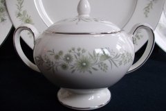 WEDGWOOD WESTBURY- COVERED SUGAR BOWL  .....   ttps://jaapiesfinechinastore.com