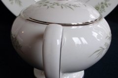 WEDGWOOD WESTBURY- COVERED SUGAR BOWL  .....   ttps://jaapiesfinechinastore.com