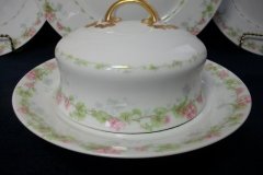 WM GUERIN WILD ROSES GARLAND- GRAVY BOAT WITH UNDERPLATE   ..... http://jaapiesfinechinastore.com
