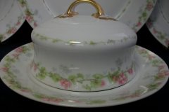 WM GUERIN WILD ROSES GARLAND- GRAVY BOAT WITH UNDERPLATE   ..... http://jaapiesfinechinastore.com
