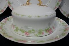 WM GUERIN WILD ROSES GARLAND- GRAVY BOAT WITH UNDERPLATE   ..... http://jaapiesfinechinastore.com