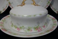 WM GUERIN WILD ROSES GARLAND- GRAVY BOAT WITH UNDERPLATE   ..... http://jaapiesfinechinastore.com