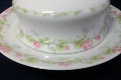 WM GUERIN WILD ROSES GARLAND- GRAVY BOAT WITH UNDERPLATE   ..... http://jaapiesfinechinastore.com