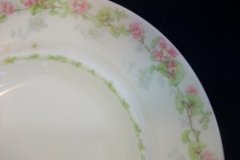 WM GUERIN WILD ROSES GARLAND- GRAVY BOAT WITH UNDERPLATE   ..... http://jaapiesfinechinastore.com