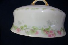 WM GUERIN WILD ROSES GARLAND- GRAVY BOAT WITH UNDERPLATE   ..... http://jaapiesfinechinastore.com