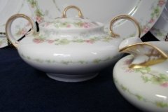 WM GUERIN WILD ROSES GARLAND- COVERED SUGAR BOWL   ..... http://jaapiesfinechinastore.com