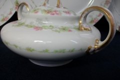WM GUERIN WILD ROSES GARLAND- COVERED SUGAR BOWL   ..... http://jaapiesfinechinastore.com