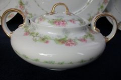 WM GUERIN WILD ROSES GARLAND- COVERED SUGAR BOWL   ..... http://jaapiesfinechinastore.com
