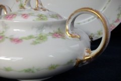 WM GUERIN WILD ROSES GARLAND- COVERED SUGAR BOWL   ..... http://jaapiesfinechinastore.com