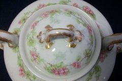 WM GUERIN WILD ROSES GARLAND- COVERED SUGAR BOWL   ..... http://jaapiesfinechinastore.com