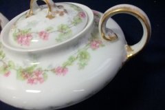 WM GUERIN WILD ROSES GARLAND- COVERED SUGAR BOWL   ..... http://jaapiesfinechinastore.com