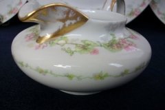 WM GUERIN WILD ROSES GARLAND- CREAMER  8oz   ..... http://jaapiesfinechinastore.com