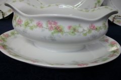 WM GUERIN WILD ROSES GARLAND- GRAVY BOAT WITH UNDERPLATE   ..... http://jaapiesfinechinastore.com