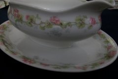 WM GUERIN WILD ROSES GARLAND- GRAVY BOAT WITH UNDERPLATE   ..... http://jaapiesfinechinastore.com