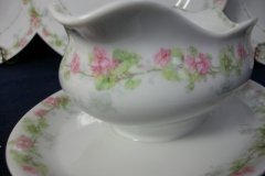 WM GUERIN WILD ROSES GARLAND- GRAVY BOAT WITH UNDERPLATE   ..... http://jaapiesfinechinastore.com