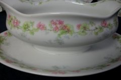 WM GUERIN WILD ROSES GARLAND- GRAVY BOAT WITH UNDERPLATE   ..... http://jaapiesfinechinastore.com