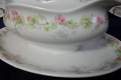 WM GUERIN WILD ROSES GARLAND- GRAVY BOAT WITH UNDERPLATE   ..... http://jaapiesfinechinastore.com