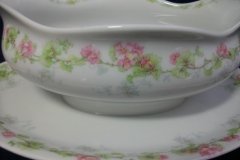 WM GUERIN WILD ROSES GARLAND- GRAVY BOAT WITH UNDERPLATE   ..... http://jaapiesfinechinastore.com