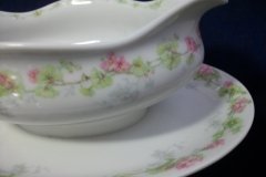 WM GUERIN WILD ROSES GARLAND- GRAVY BOAT WITH UNDERPLATE   ..... http://jaapiesfinechinastore.com
