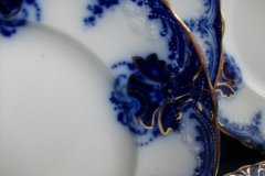 WOOD & SON  CLARENCE (FLOW BLUE)-  DESSERT/PIE PLATE  .....  https://www.jaapiesFineChinaStore.com