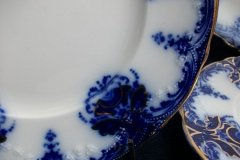 WOOD & SON  CLARENCE (FLOW BLUE)-  DESSERT/PIE PLATE  .....  https://www.jaapiesFineChinaStore.com