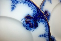 WOOD & SON  CLARENCE (FLOW BLUE)-  DINNER PLATE  .....  https://www.jaapiesFineChinaStore.com