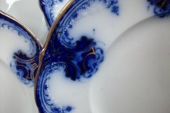 WOOD & SON  CLARENCE (FLOW BLUE)-  DINNER PLATE  .....  https://www.jaapiesFineChinaStore.com