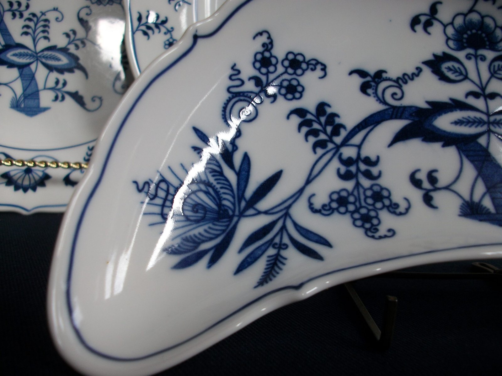 BLUE DANUBE- BLUE ONION (c. 1951+) CRESCENT SALAD DISH- LARGE- BANNER STAMP- EXCELLENT! - Image 4