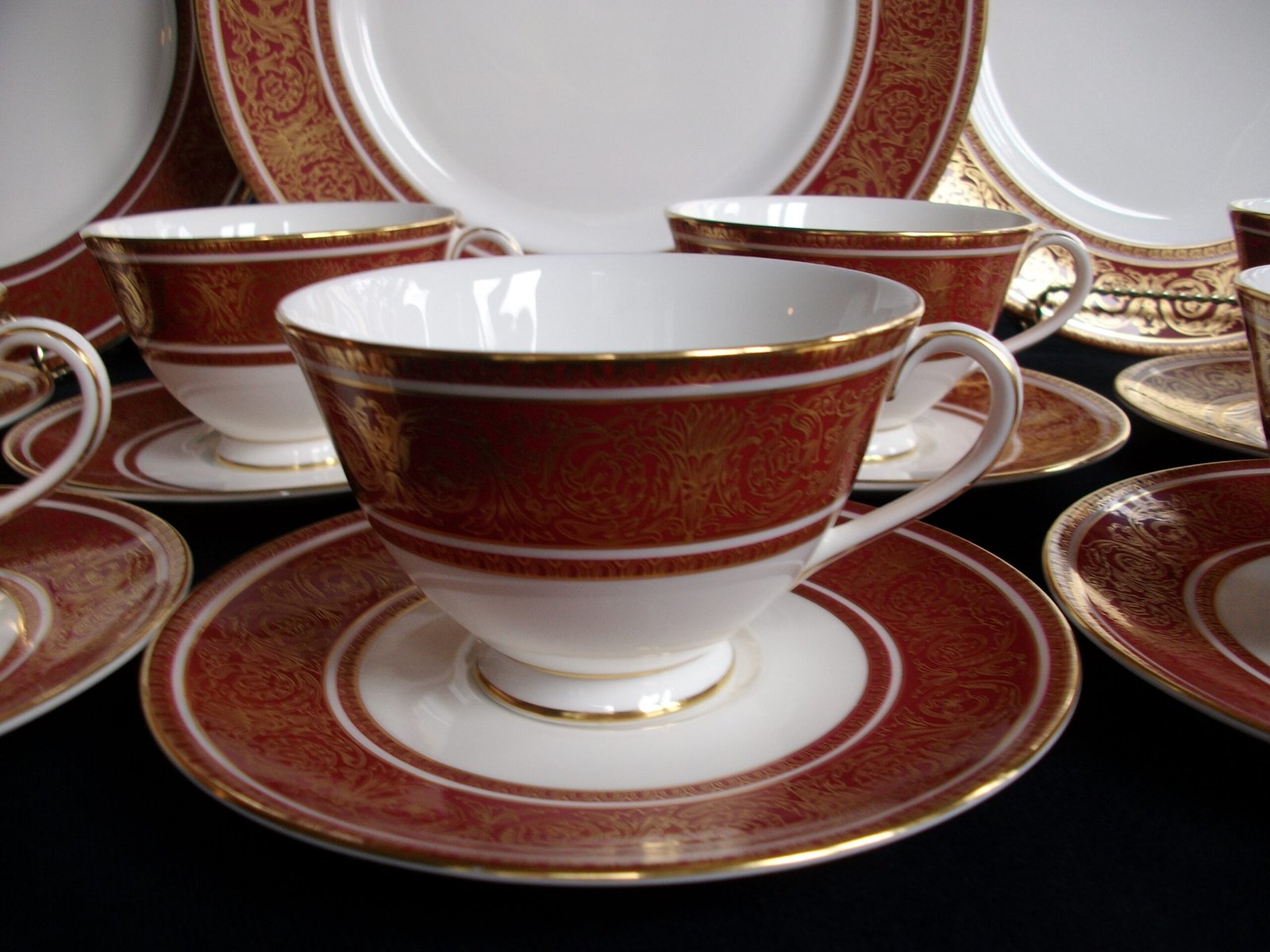 ROYAL DOULTON BUCKINGHAM