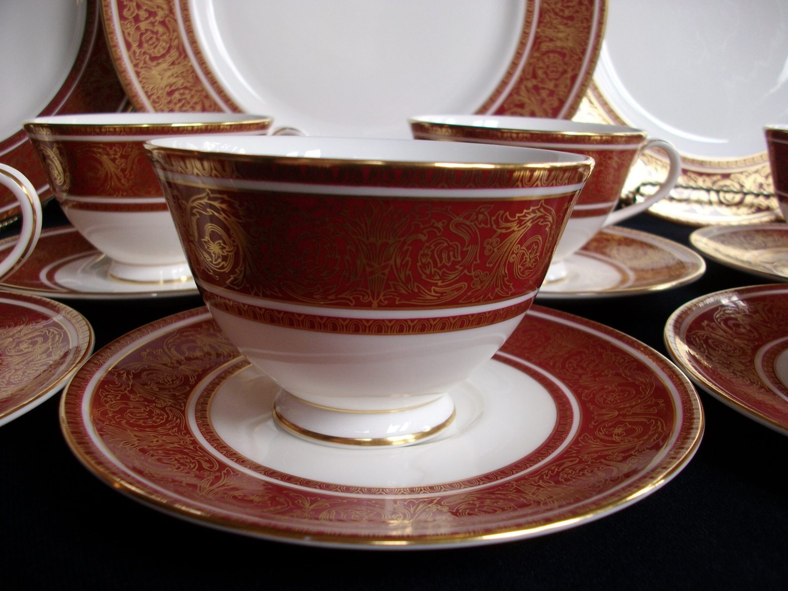 ROYAL DOULTON BUCKINGHAM