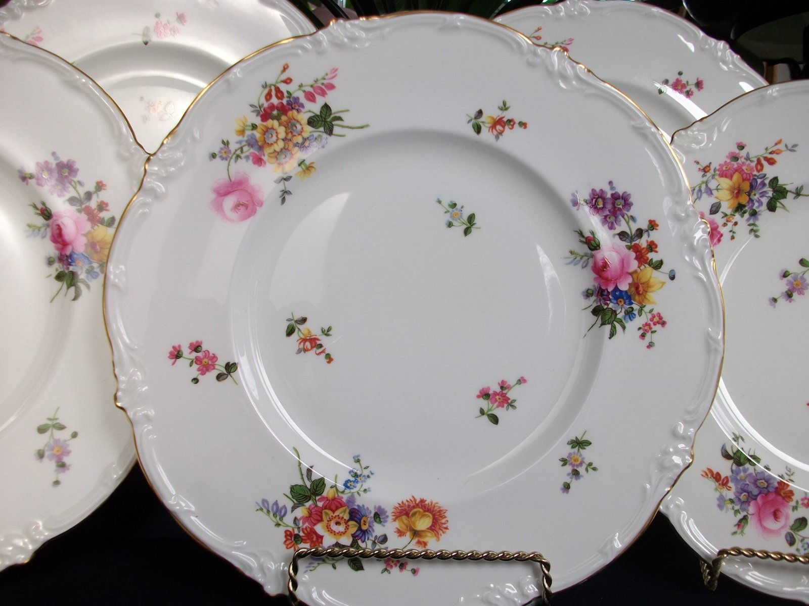 ROYAL CAULDON DINNER PLATE