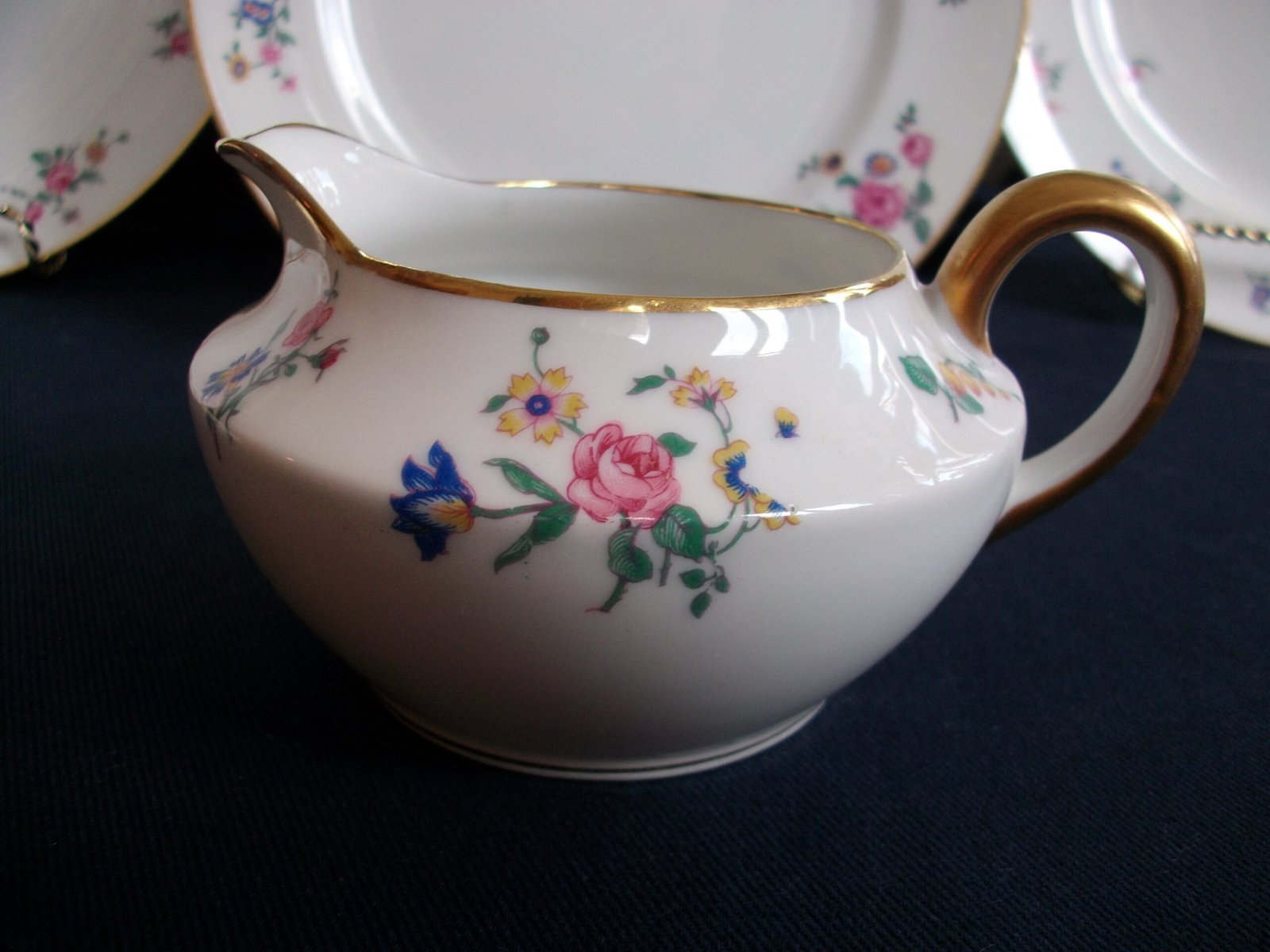 AHRENFELDT FLORAL SPRAY- CREAMER