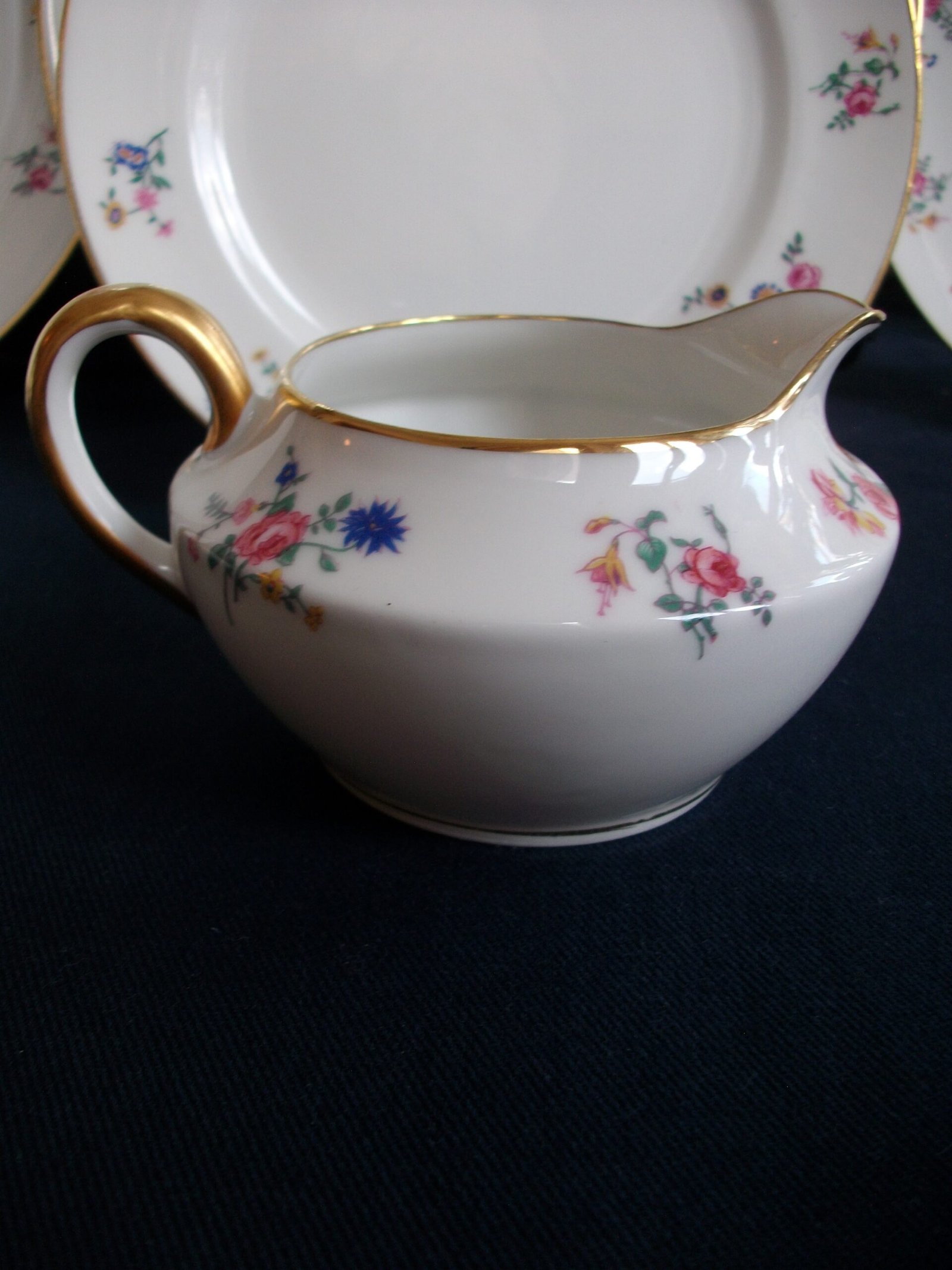 AHRENFELDT FLORAL SPRAY- CREAMER