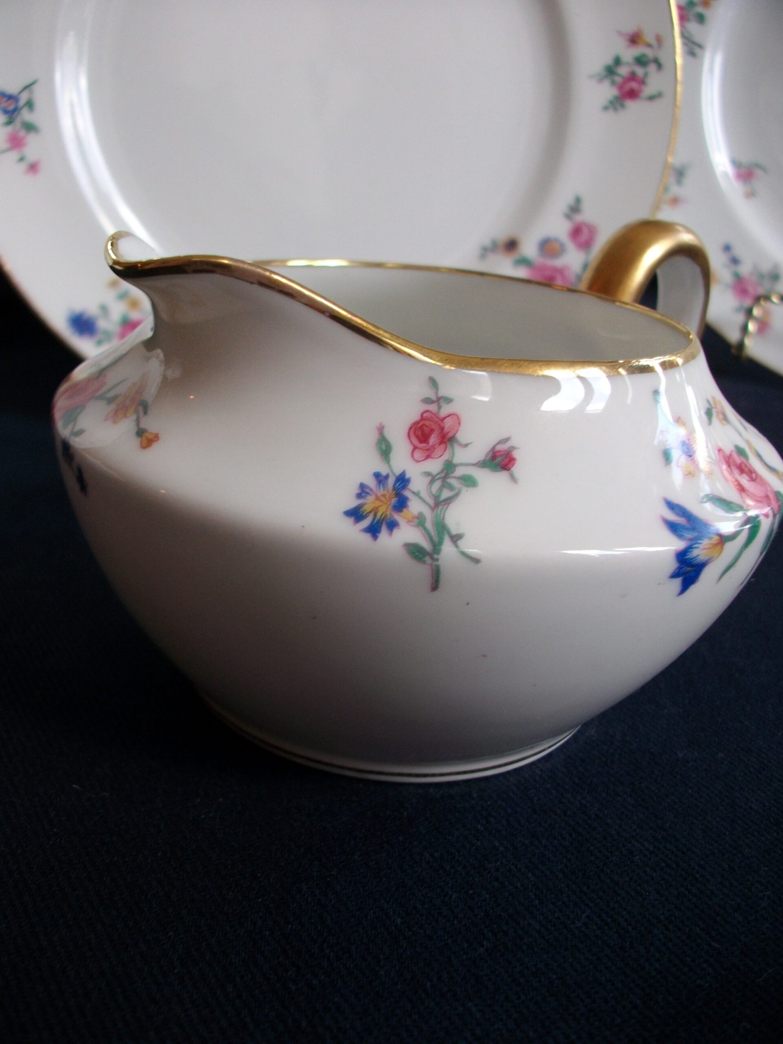 AHRENFELDT FLORAL SPRAY- CREAMER